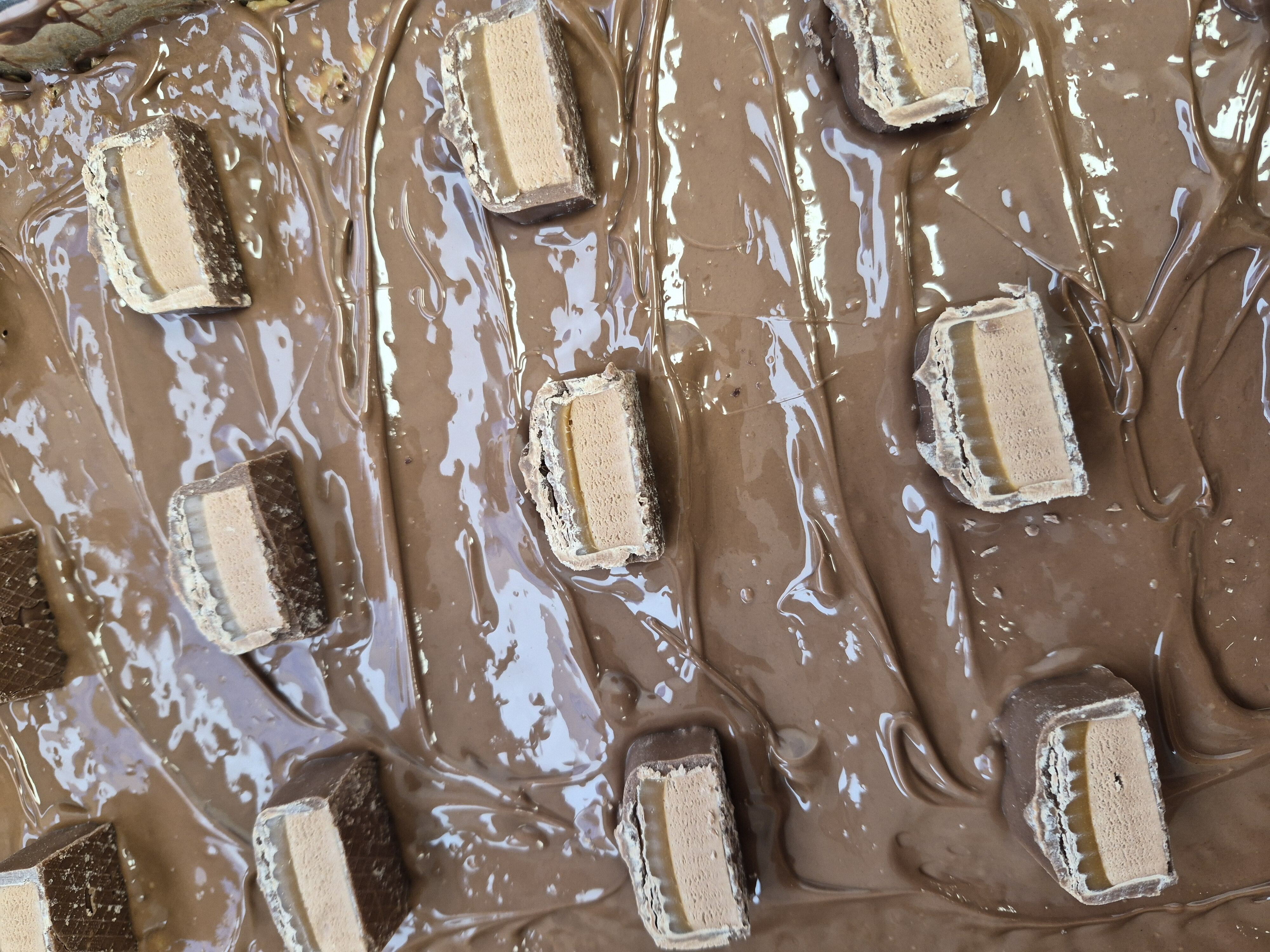 Mars Crispy Cake (20x30cm, ~15 portions) catering item