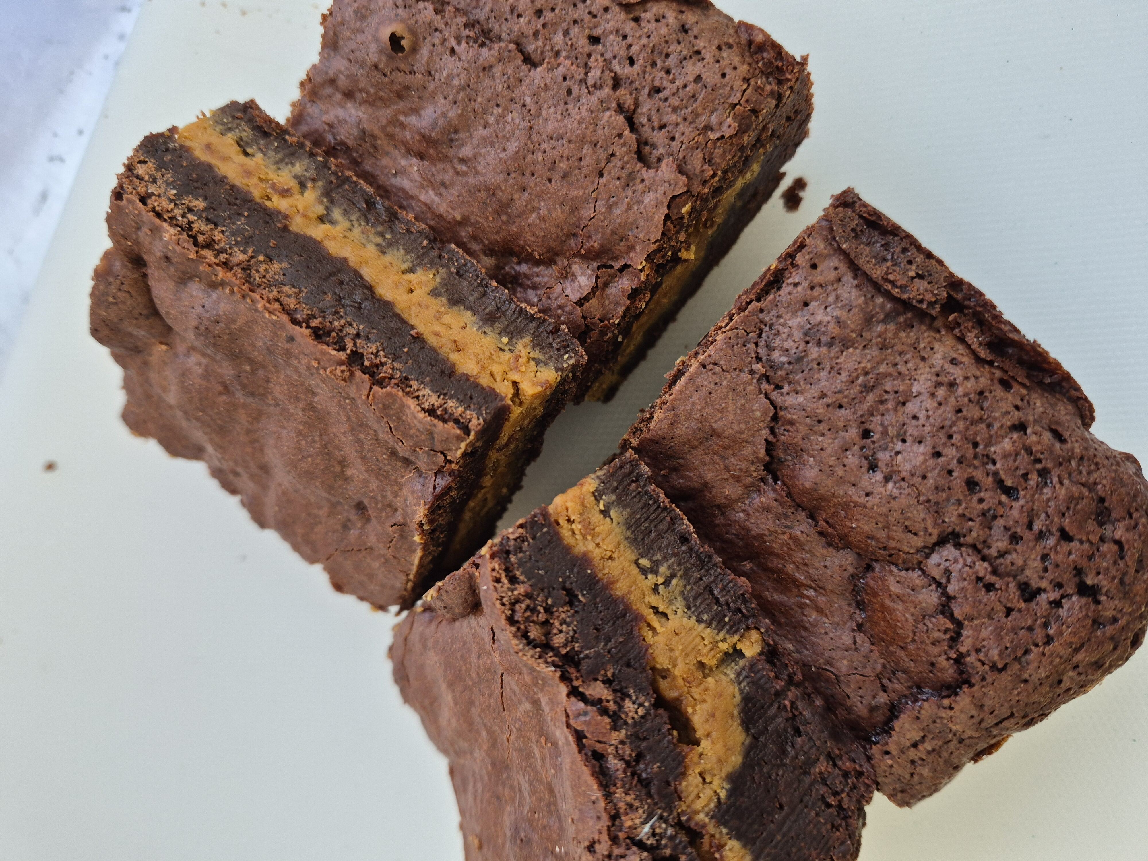 Biscoff Brownie (20x30cm, ~15 portions) catering item